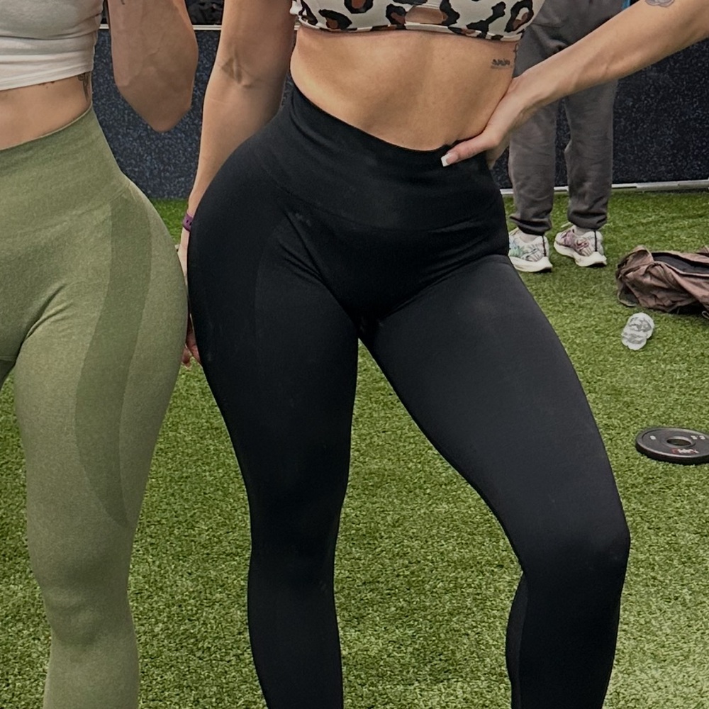 NVGTN Black Women's contour Leggings